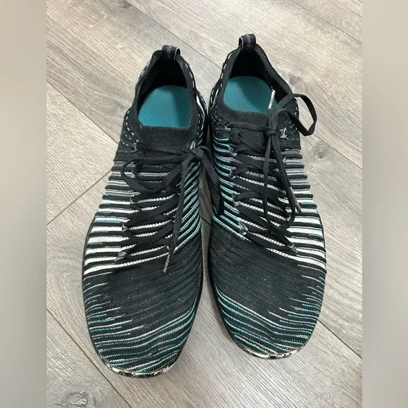 Women’s Nike Free Transform Flyknit Shoes - Picture 1 of 6